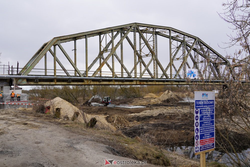 Rozbiórka mostu kolejowego na Narwi w Ostrołęce [18.03.2021] - zdjęcie #7 - eOstroleka.pl