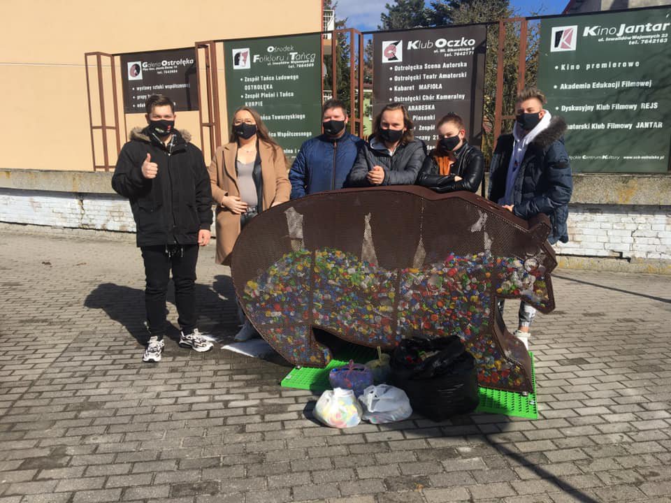 Eko-niedźwiedź spod ostrołęckiego ratusza zapełnia się w ekspresowym tempie [24.03.2021] - zdjęcie #6 - eOstroleka.pl