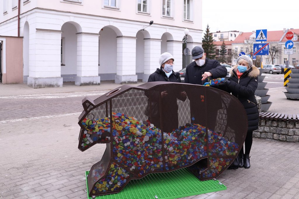 Eko-niedźwiedź spod ostrołęckiego ratusza zapełnia się w ekspresowym tempie [24.03.2021] - zdjęcie #11 - eOstroleka.pl