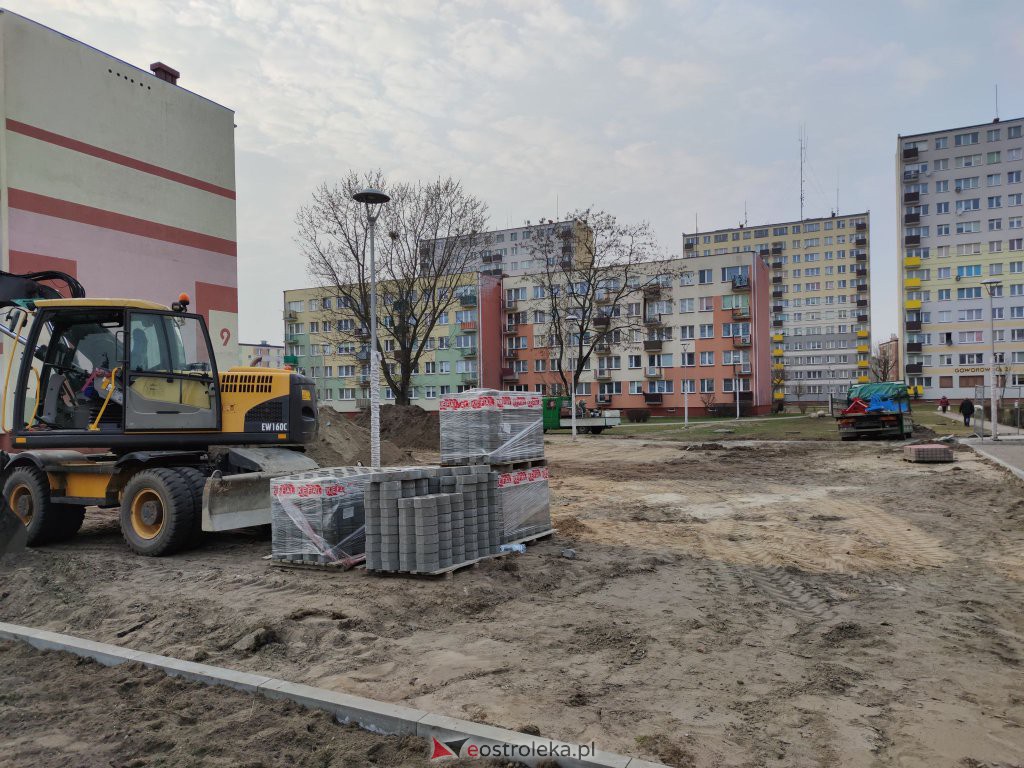 Budowa parkinu na osiedlu Sienkiewicza. Tak wygląda postęp prac [26.03.2021] - zdjęcie #6 - eOstroleka.pl