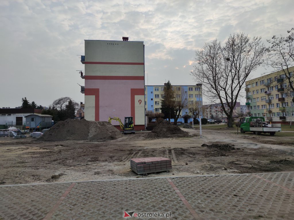 Budowa parkinu na osiedlu Sienkiewicza. Tak wygląda postęp prac [26.03.2021] - zdjęcie #4 - eOstroleka.pl