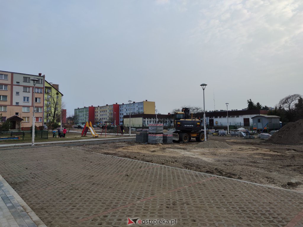 Budowa parkinu na osiedlu Sienkiewicza. Tak wygląda postęp prac [26.03.2021] - zdjęcie #1 - eOstroleka.pl