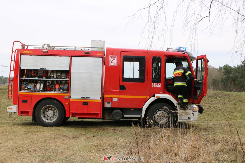 Pożar przy miejskiej oczyszczalni ścieków [05.04.2021] - zdjęcie #2 - eOstroleka.pl