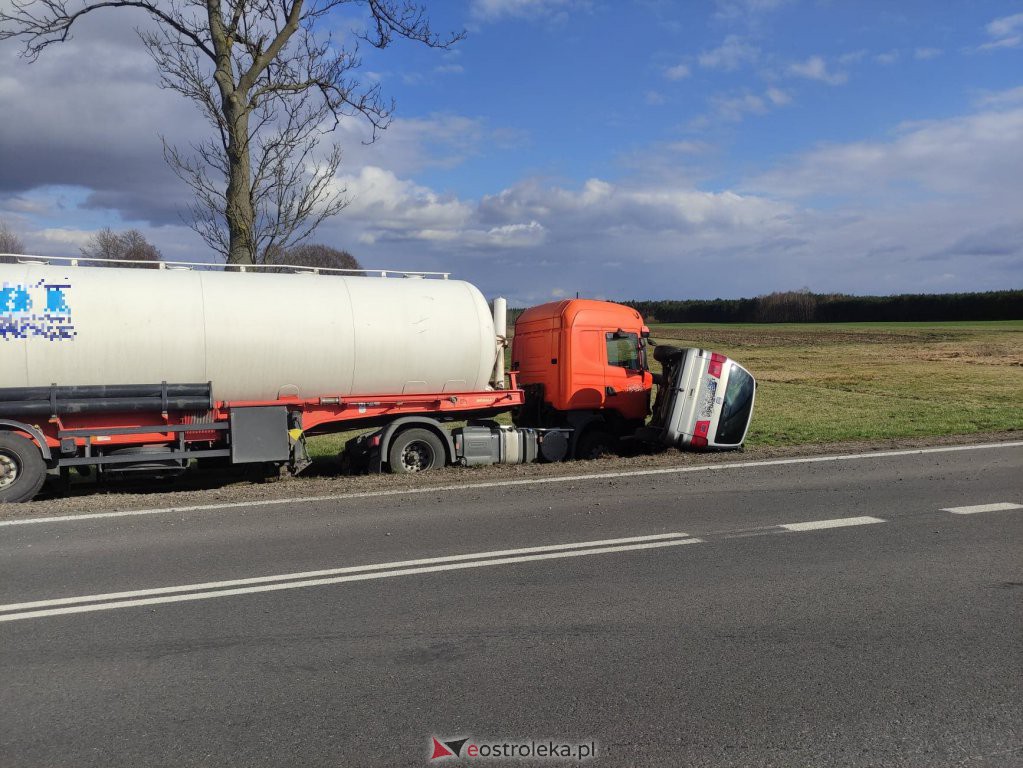 Wypadek w Kordowie. Cysterna zmiażdżyła osob&oacute;wkę [08.04.2021] - zdjęcie #13 - eOstroleka.pl