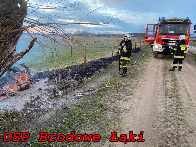 Pożar w miejscowości Gutocha [13.04.2021] - zdjęcie #1 - eOstroleka.pl