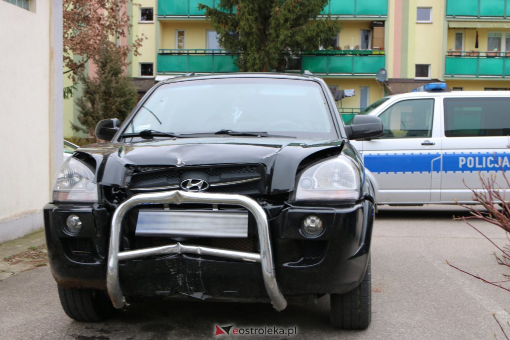 Pijany zasnął na parkingu w rozbitym aucie. Policja sprawdza, czy nie uciekł z miejsca wypadku [14.04.2021] - zdjęcie #6 - eOstroleka.pl