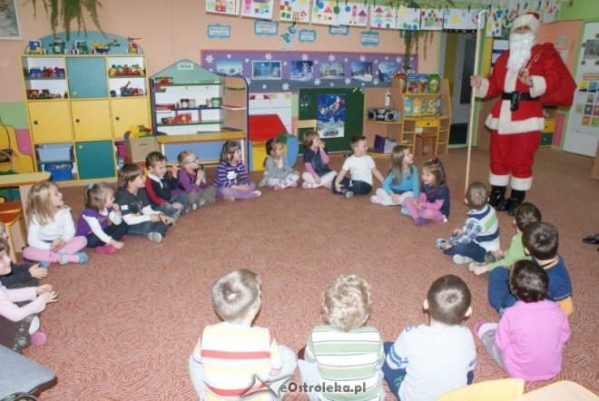 Mikołajki w ostrołęckich przedszkolach (06.12.2010) - zdjęcie #1 - eOstroleka.pl