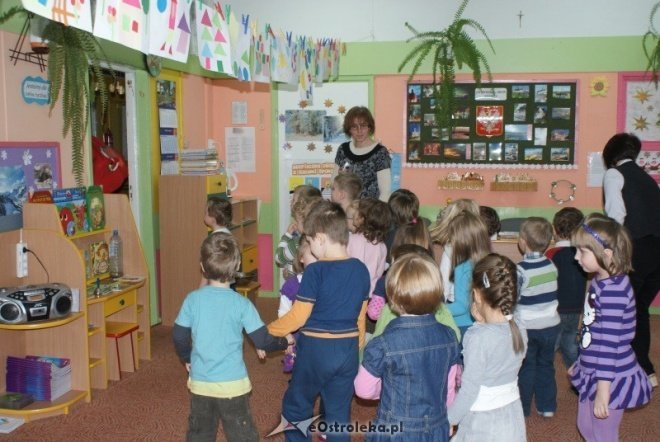 Mikołajki w ostrołęckich przedszkolach (06.12.2010) - zdjęcie #5 - eOstroleka.pl