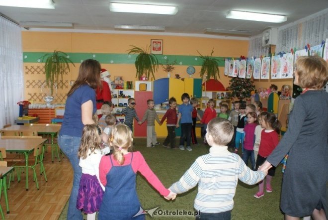 Mikołajki w ostrołęckich przedszkolach (06.12.2010) - zdjęcie #41 - eOstroleka.pl