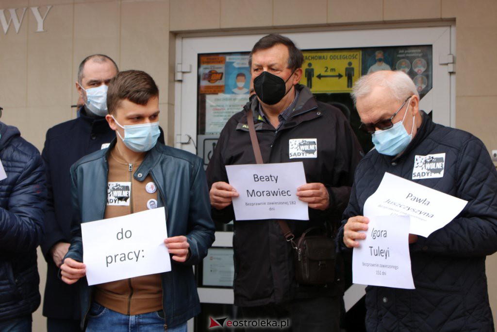 Protest w sprawie represjonowanych sędziów przed Sądem Okręgowym w Ostrołęce [18.04.2021] - zdjęcie #8 - eOstroleka.pl