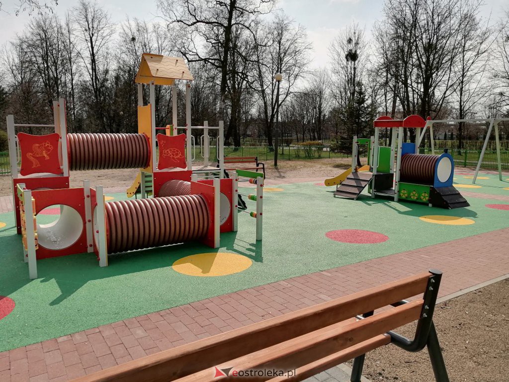 Plac zabaw na osiedlu Wojciechowice czeka na otwarcie [19.04.2021] - zdjęcie #3 - eOstroleka.pl