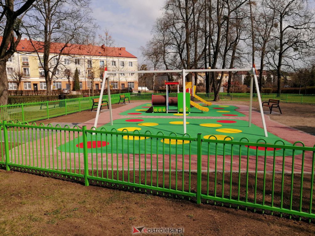 Plac zabaw na osiedlu Wojciechowice czeka na otwarcie [19.04.2021] - zdjęcie #9 - eOstroleka.pl