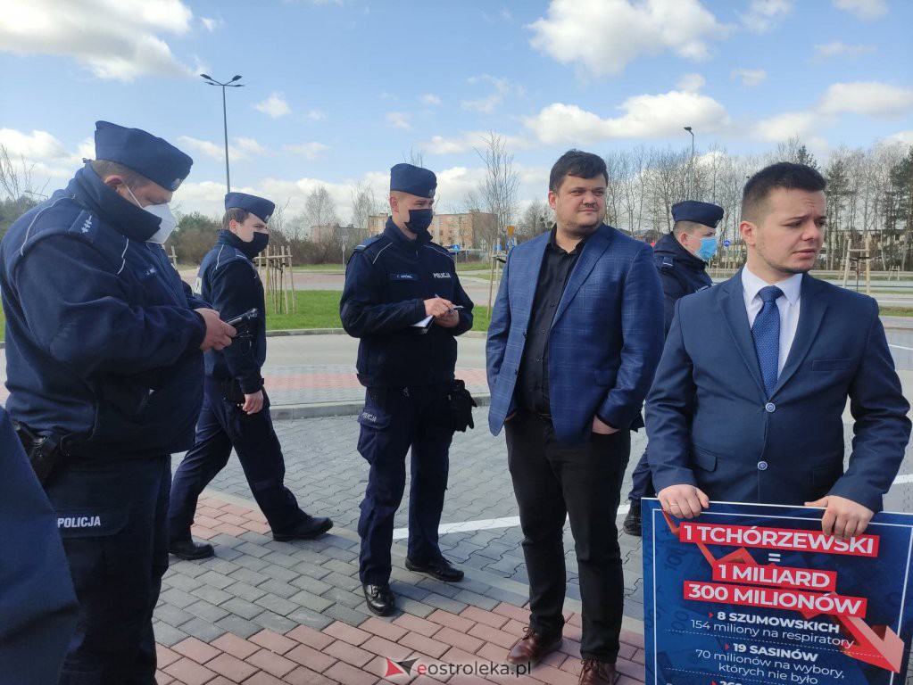 Konferencja prasowa  Konfederacji - interwencja policji [22.04.2021]  - zdjęcie #1 - eOstroleka.pl
