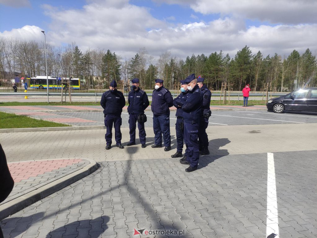 Konferencja prasowa  Konfederacji - interwencja policji [22.04.2021]  - zdjęcie #13 - eOstroleka.pl