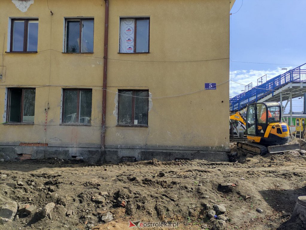 Budowa Multicentrum. Z budynku zniknęły neony "Ostrołęka" i "Dworzec Kolejowy" - zdjęcie #20 - eOstroleka.pl
