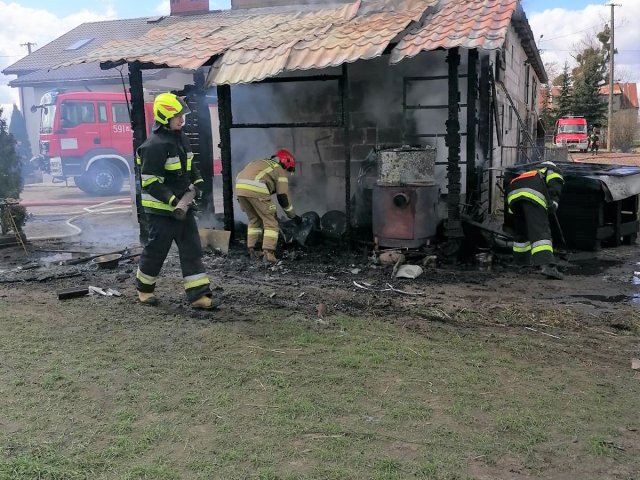 Spłonęła przydomowa wędzarnia pod Przasnyszem [26.04.2021] - zdjęcie #4 - eOstroleka.pl