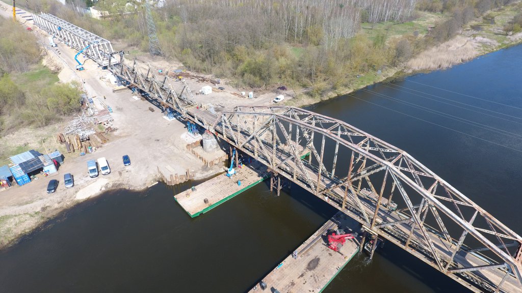 Trwa rozbiórka mostu kolejowego na Narwi w Ostrołęce [28.04.2021] - zdjęcie #41 - eOstroleka.pl