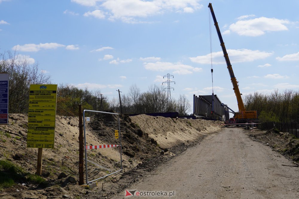 Trwa rozbiórka mostu kolejowego na Narwi w Ostrołęce [28.04.2021] - zdjęcie #2 - eOstroleka.pl