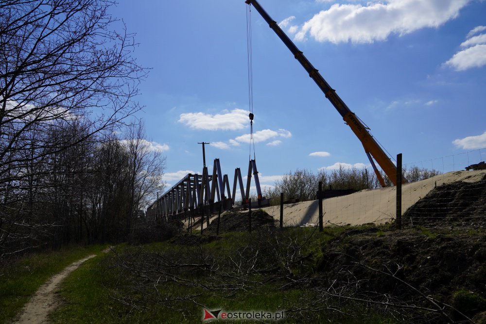 Trwa rozbiórka mostu kolejowego na Narwi w Ostrołęce [28.04.2021] - zdjęcie #6 - eOstroleka.pl