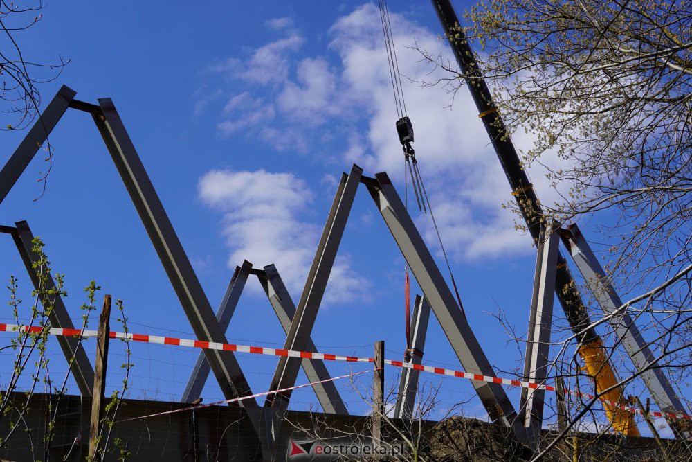 Trwa rozbiórka mostu kolejowego na Narwi w Ostrołęce [28.04.2021] - zdjęcie #10 - eOstroleka.pl