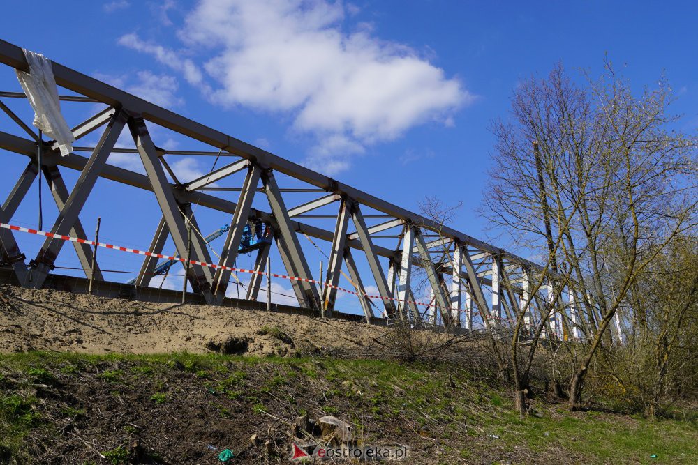 Trwa rozbiórka mostu kolejowego na Narwi w Ostrołęce [28.04.2021] - zdjęcie #12 - eOstroleka.pl