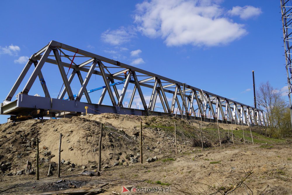 Trwa rozbiórka mostu kolejowego na Narwi w Ostrołęce [28.04.2021] - zdjęcie #21 - eOstroleka.pl