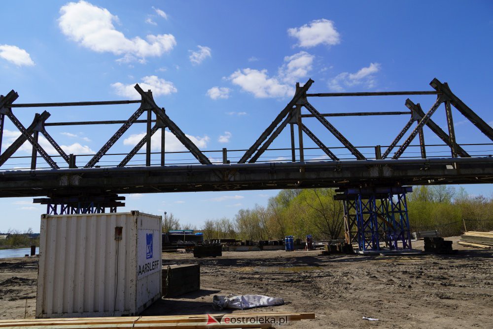 Trwa rozbiórka mostu kolejowego na Narwi w Ostrołęce [28.04.2021] - zdjęcie #24 - eOstroleka.pl