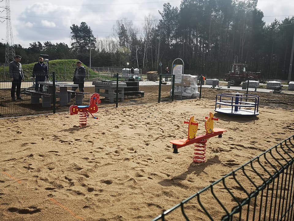 Plac zabaw i strefa rekreacji dla osób starszych  w Laskowcu - zdjęcie #4 - eOstroleka.pl