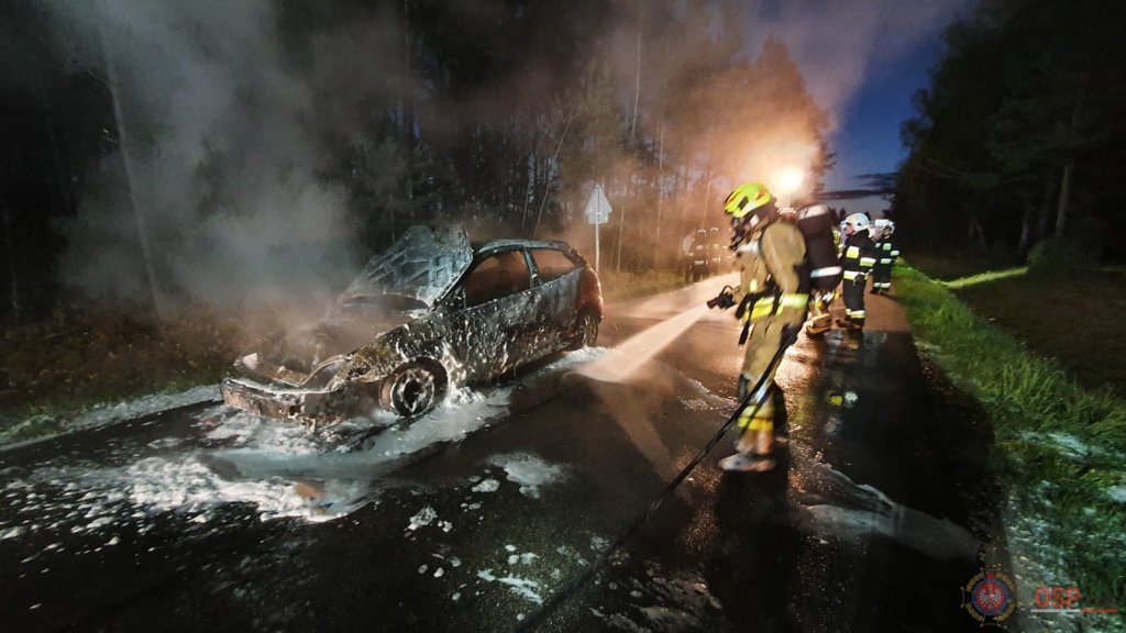 Pożar samochodu osobowego [08.05.2021] - zdjęcie #3 - eOstroleka.pl