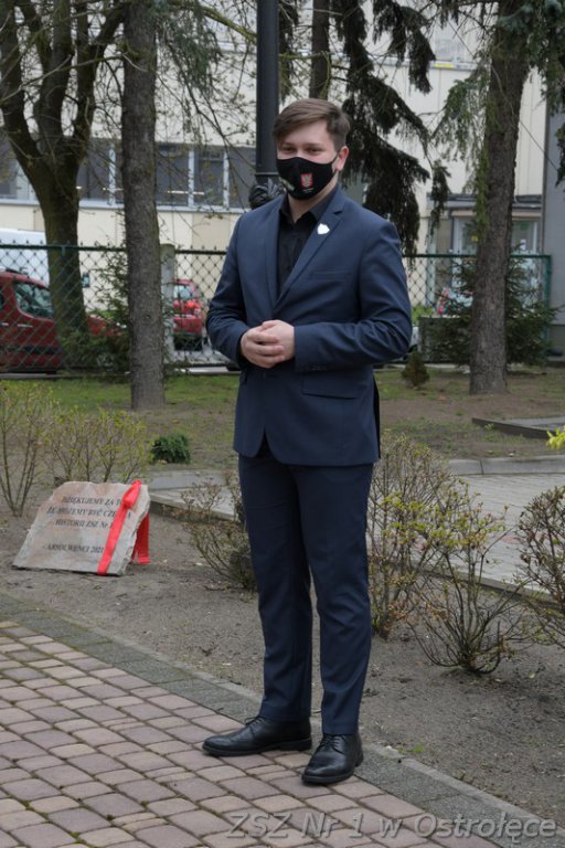 Tegoroczni absolwenci ZSZ nr 1 zostawiają po sobie tablicę pamiątkową [10.05.2021] - zdjęcie #2 - eOstroleka.pl