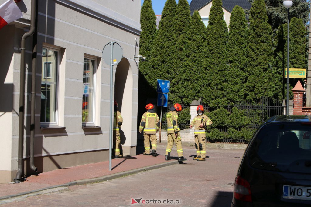Alarm o ładunku wybuchowym w ostrołęckiej „skarbówce” [11.05.2021] - zdjęcie #2 - eOstroleka.pl