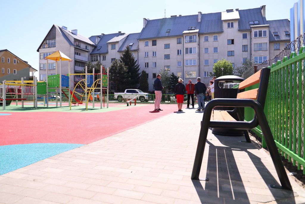Plac zabaw przy ulicy Dobrzańskiego w już otwarty - zdjęcie #10 - eOstroleka.pl
