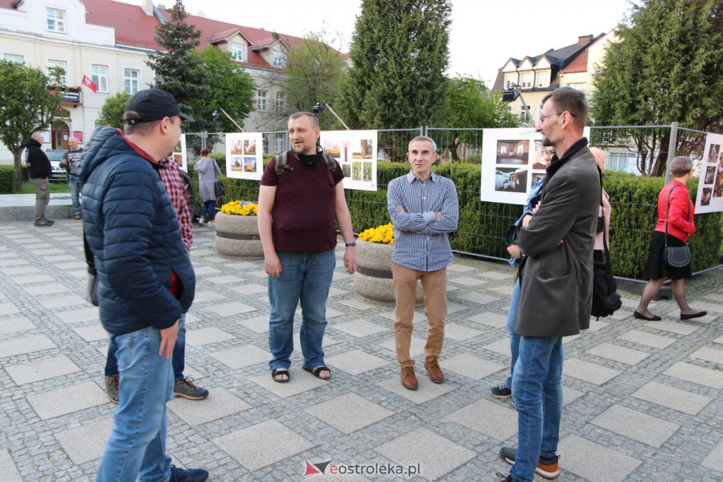 Wernisaż wystawy „Kurpie” na placu Bema [16.05.2021] - zdjęcie #3 - eOstroleka.pl