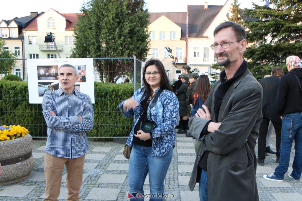 Wernisaż wystawy „Kurpie” na placu Bema [16.05.2021] - zdjęcie #5 - eOstroleka.pl
