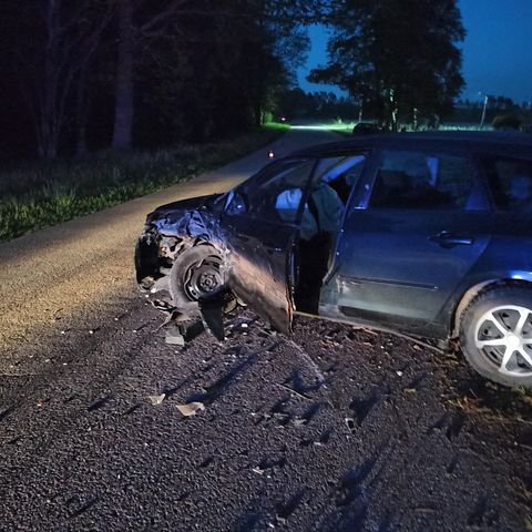 Kierowca leciwej skody spowodował wypadek i uciekł. [18.05.2021] - zdjęcie #3 - eOstroleka.pl