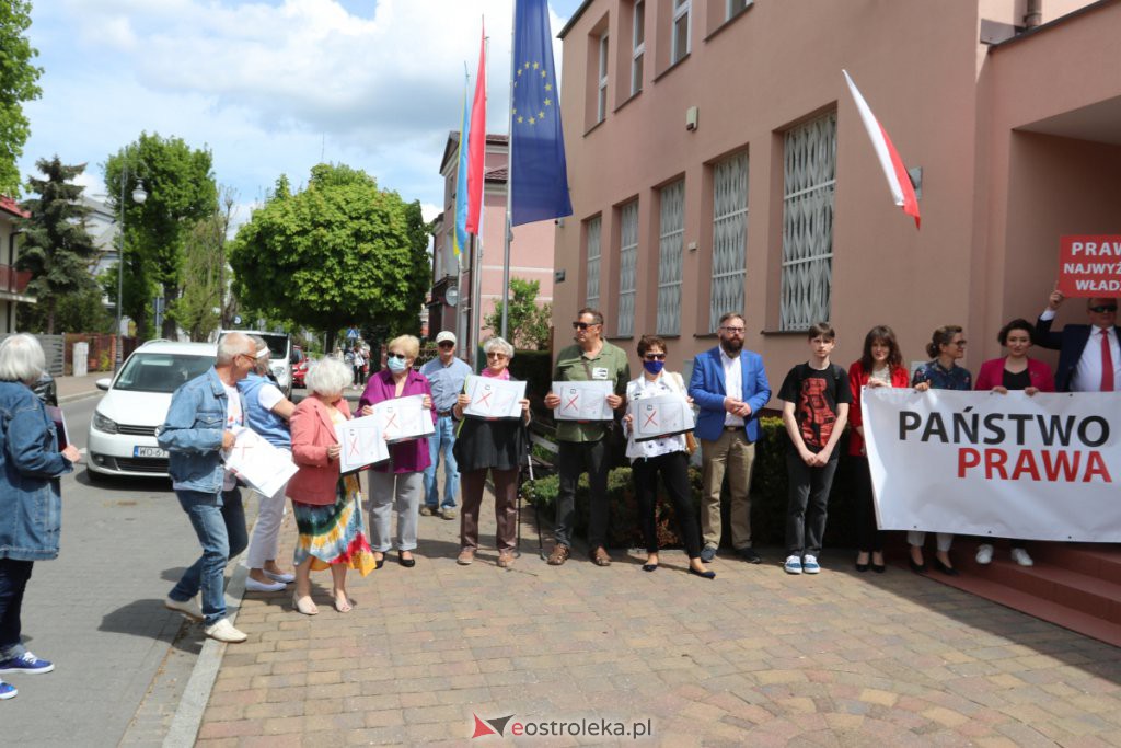 Protest przed sądem w Ostrołęce [18.05.2021] - zdjęcie #4 - eOstroleka.pl