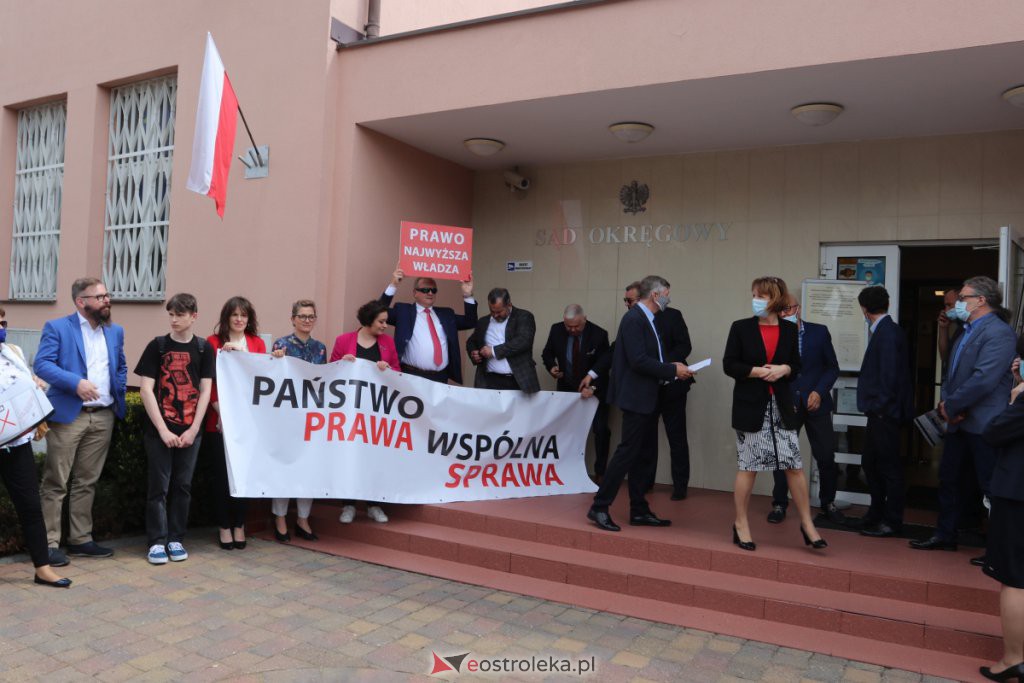 Protest przed sądem w Ostrołęce [18.05.2021] - zdjęcie #6 - eOstroleka.pl