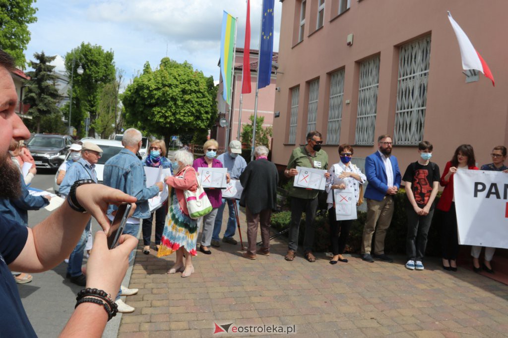 Protest przed sądem w Ostrołęce [18.05.2021] - zdjęcie #9 - eOstroleka.pl