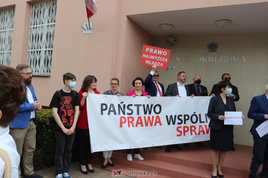 Protest przed sądem w Ostrołęce [18.05.2021] - zdjęcie #11 - eOstroleka.pl