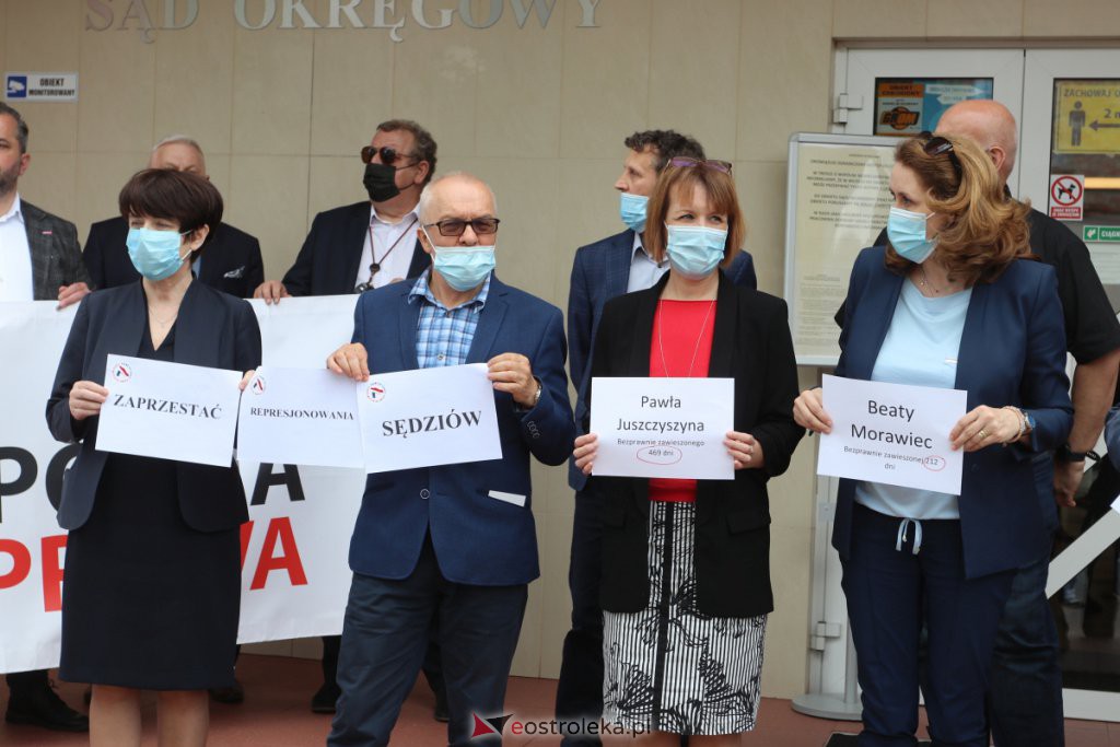 Protest przed sądem w Ostrołęce [18.05.2021] - zdjęcie #14 - eOstroleka.pl
