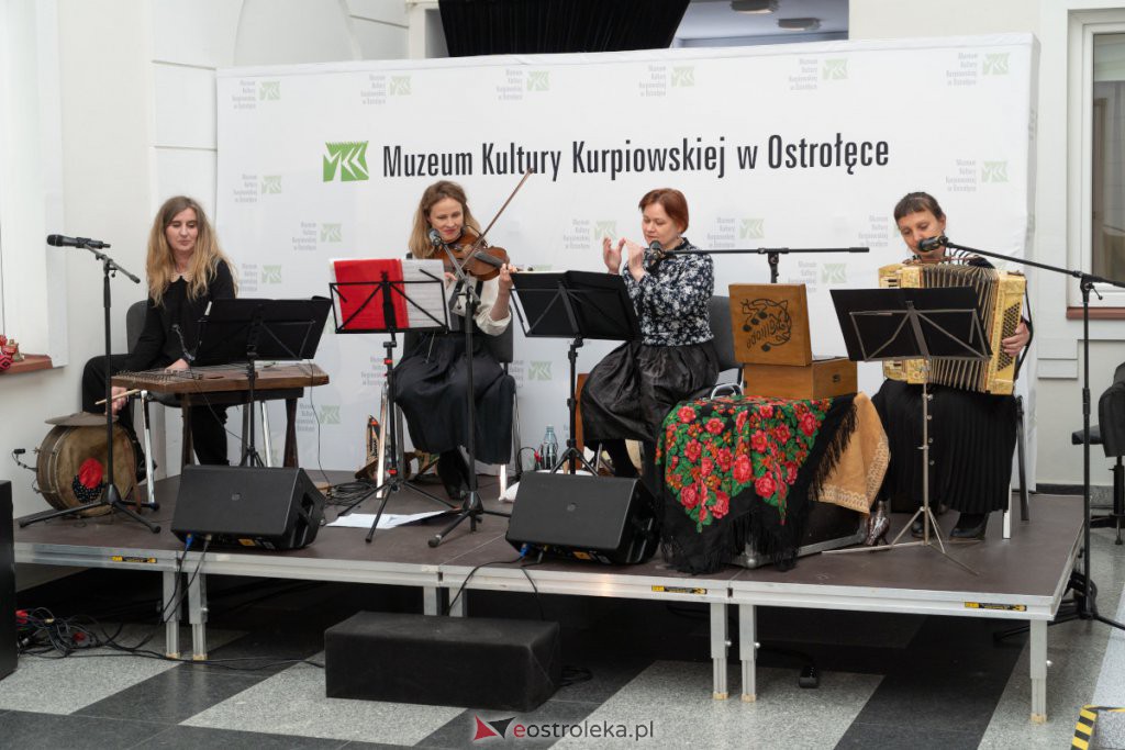 Koncert „Senjawazabawa” w Muzeum Kultury Kurpiowskiej [23.05.2021] - zdjęcie #2 - eOstroleka.pl