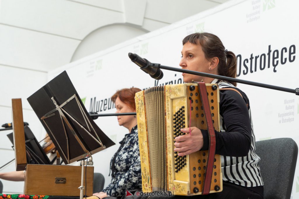 Koncert „Senjawazabawa” w Muzeum Kultury Kurpiowskiej [23.05.2021] - zdjęcie #3 - eOstroleka.pl