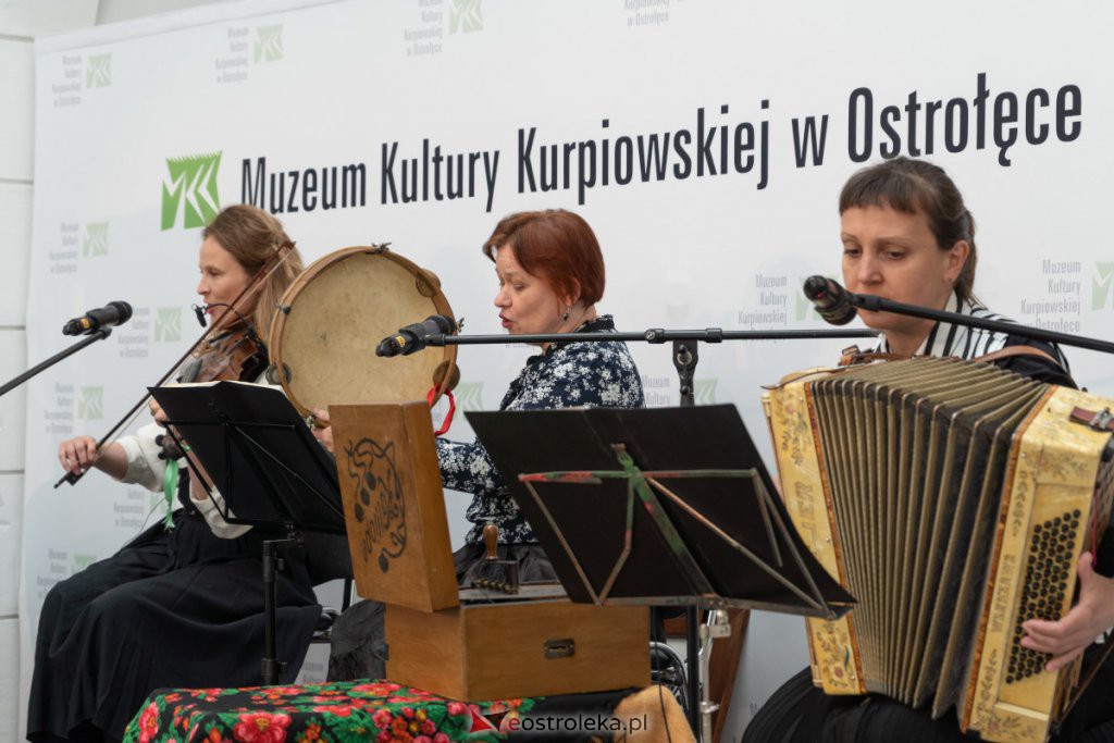 Koncert &bdquo;Senjawazabawa&rdquo; w Muzeum Kultury Kurpiowskiej [23.05.2021] - zdjęcie #11 - eOstroleka.pl