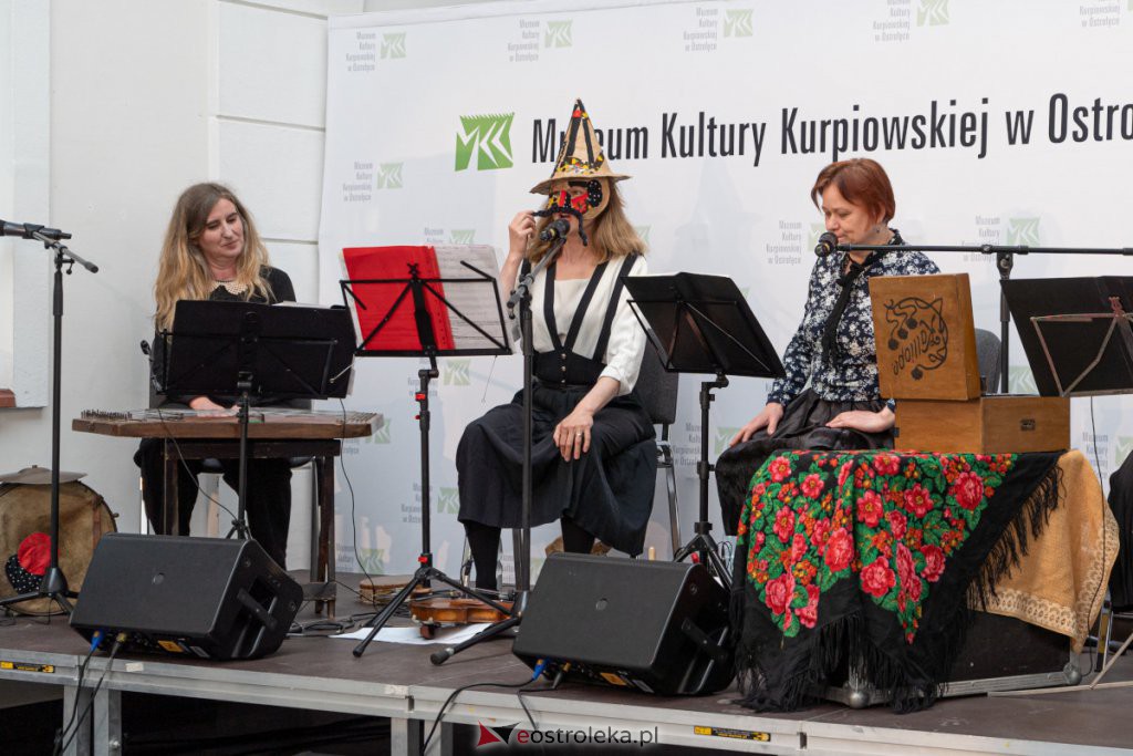Koncert „Senjawazabawa” w Muzeum Kultury Kurpiowskiej [23.05.2021] - zdjęcie #12 - eOstroleka.pl