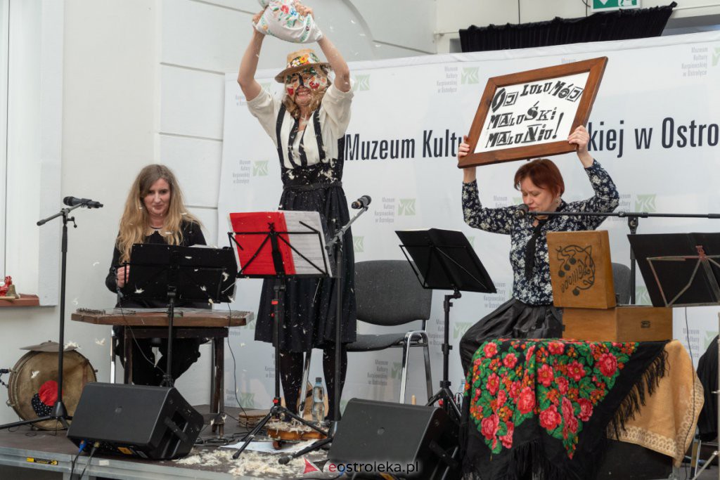Koncert „Senjawazabawa” w Muzeum Kultury Kurpiowskiej [23.05.2021] - zdjęcie #15 - eOstroleka.pl
