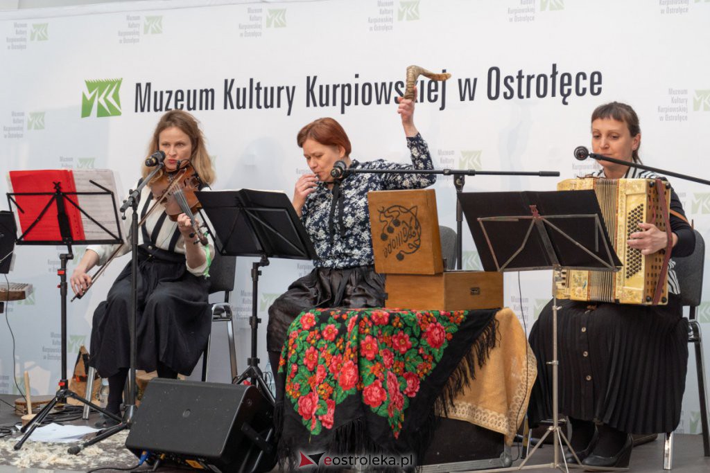 Koncert „Senjawazabawa” w Muzeum Kultury Kurpiowskiej [23.05.2021] - zdjęcie #16 - eOstroleka.pl