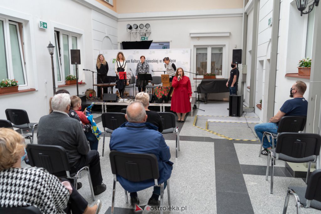 Koncert „Senjawazabawa” w Muzeum Kultury Kurpiowskiej [23.05.2021] - zdjęcie #20 - eOstroleka.pl