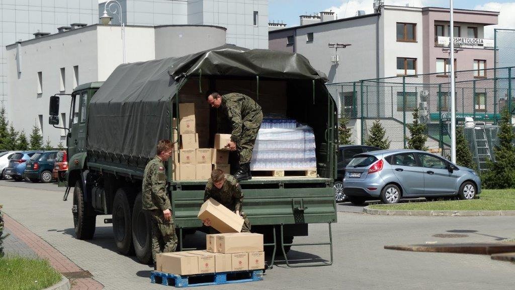 Kolejny transport żywności trafił do Ostrołęki. Pomoc otrzyma 800 osób - zdjęcie #7 - eOstroleka.pl