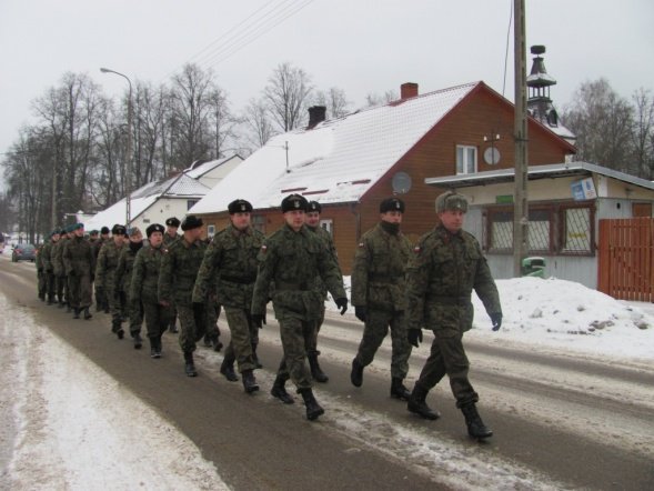 Ostrołęccy „Czwartacy” uczestniczyli w uroczystości przeniesienia szczątków żołnierzy Powstania Listopadowego - zdjęcie #3 - eOstroleka.pl