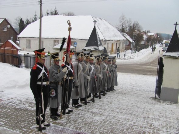 Ostrołęccy „Czwartacy” uczestniczyli w uroczystości przeniesienia szczątków żołnierzy Powstania Listopadowego - zdjęcie #4 - eOstroleka.pl